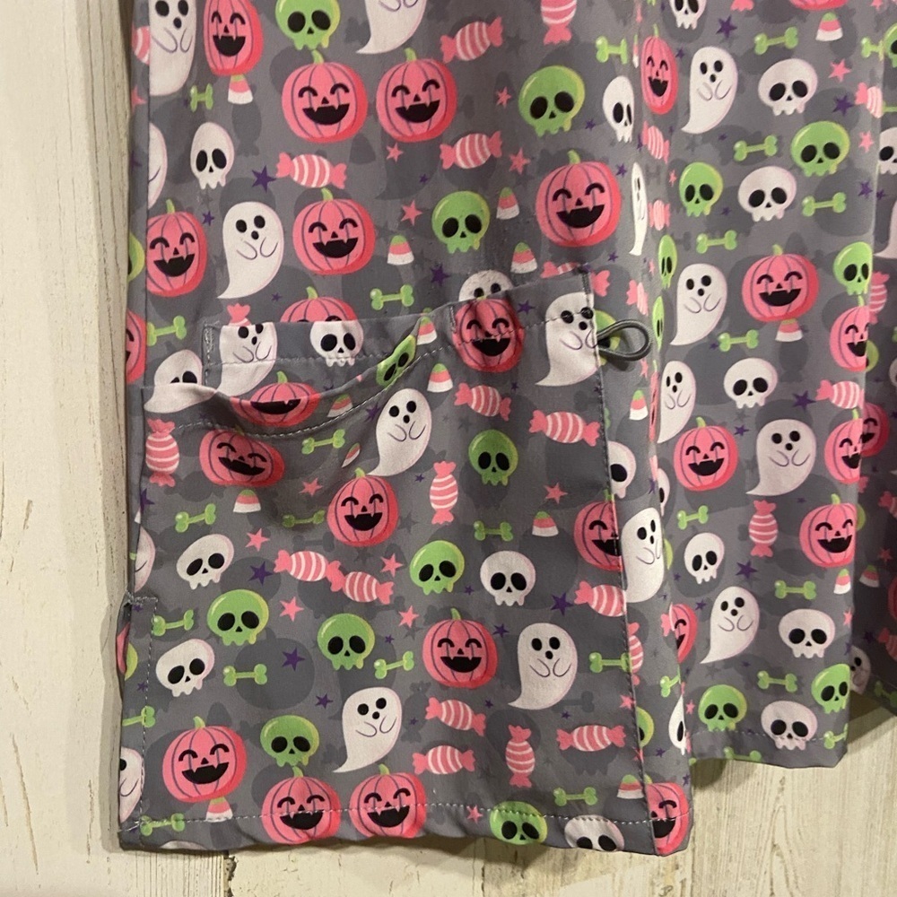 Divine Stretch By JDM Uniforms Grey Pink Halloween Spooky Scrub Top 2X - Picture 4 of 7